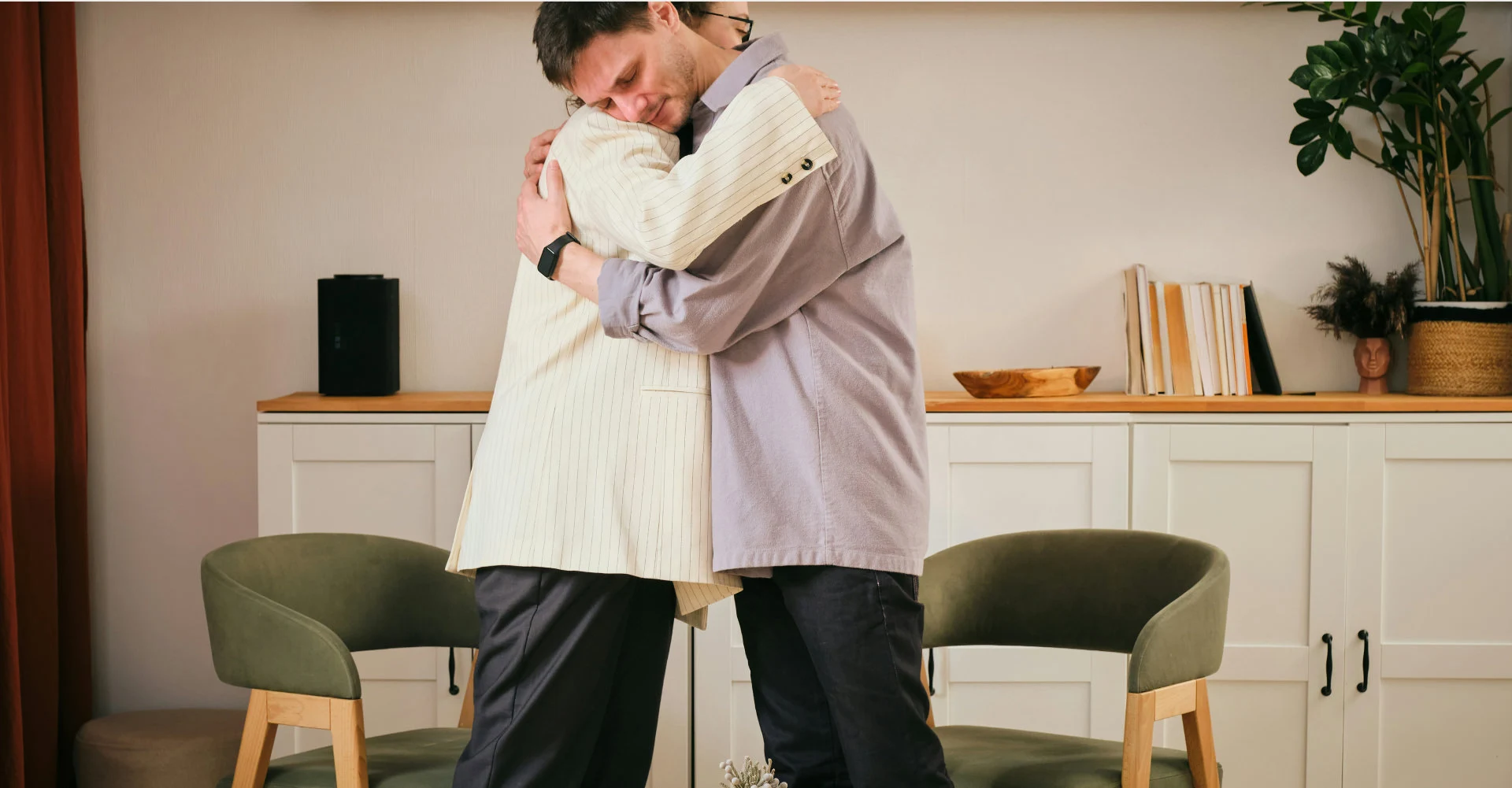 2 people hugging each other