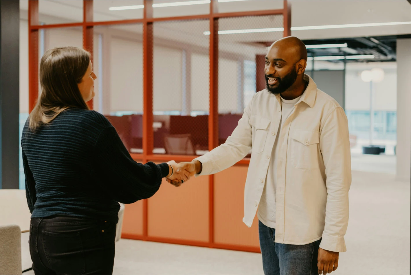 2 people shaking hands